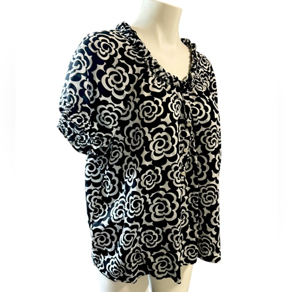 Old Navy Black and White Floral Blouse, puff shirt sleeve, flowy bottom, Sz XXL - Picture 3 of 9